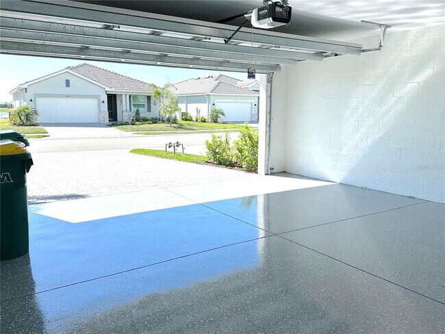 Building Photo - 8225 Shr Lk Dr