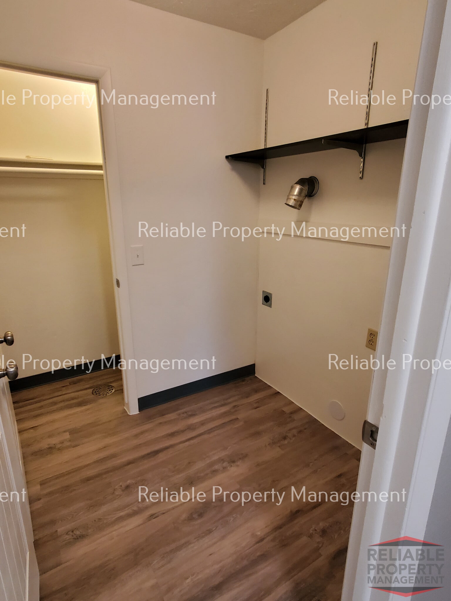 Building Photo - 209 S Adam Ln