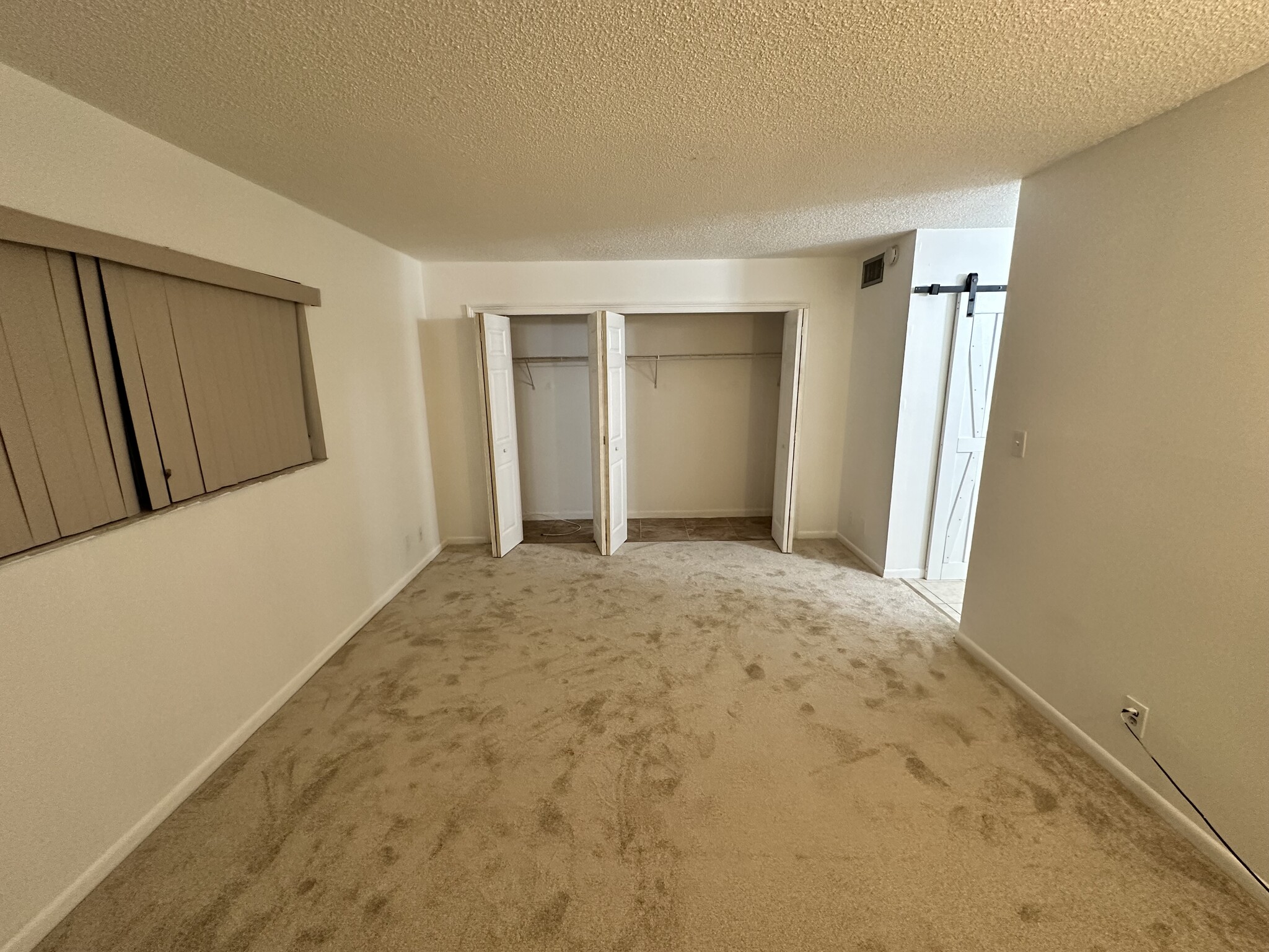 Building Photo - 2980 Riverside Dr