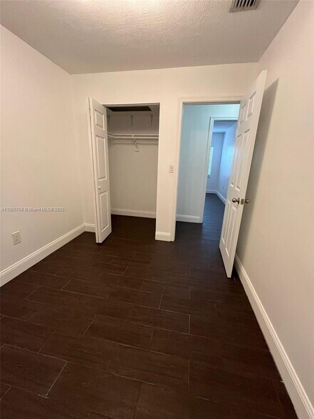 Building Photo - 5303 SW 137th Ct