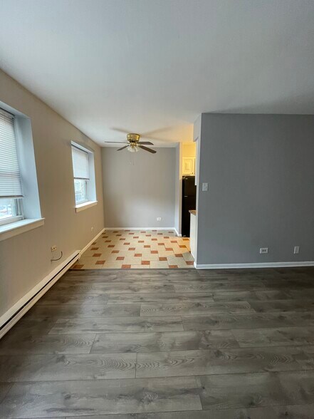 Building Photo - 5920 N Kenmore Ave