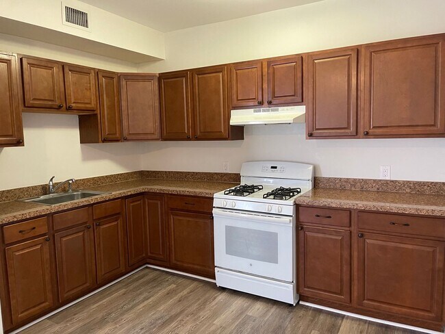 Building Photo - 1 Bedroom 1 Bath Apartment in Umatilla