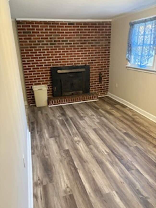 Building Photo - Charming 3-Bedroom Home with Spacious Yard...