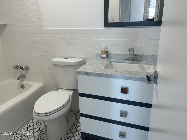 Building Photo - 122 Bodman Pl