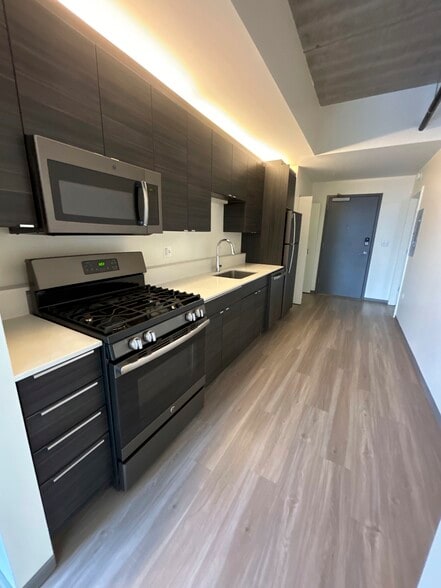 Kitchen - 1877 N Milwaukee Ave