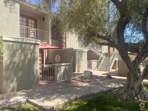 Building Photo - 1302 E Maryland Ave
