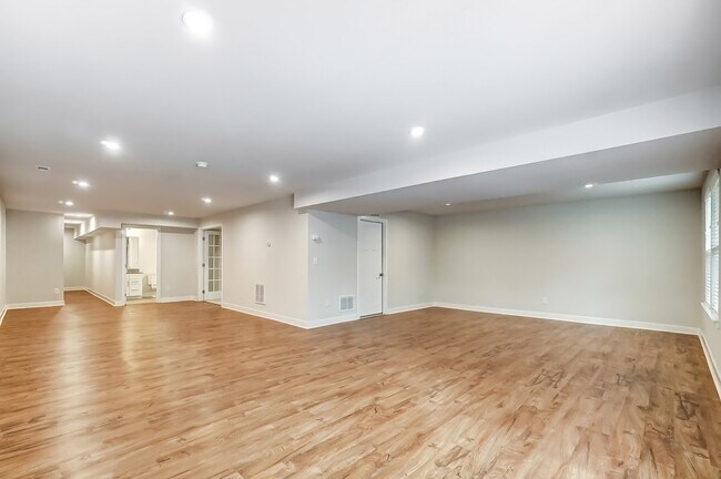 Building Photo - 5805 Barrowlands Ct