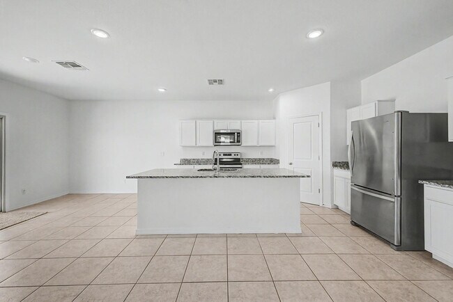 Building Photo - 35450 W Santa Clara Ave