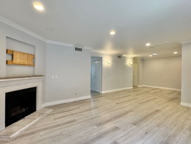 Primary Photo - Stylish Burbank Condo with Modern Touches ...