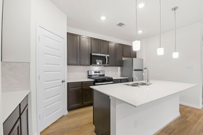 Primary Photo - 4908 Vida Vis Dr