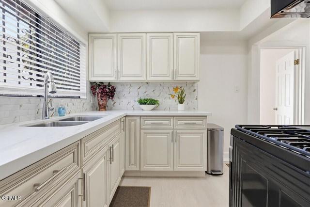 Building Photo - 1020 Cerritos Ave