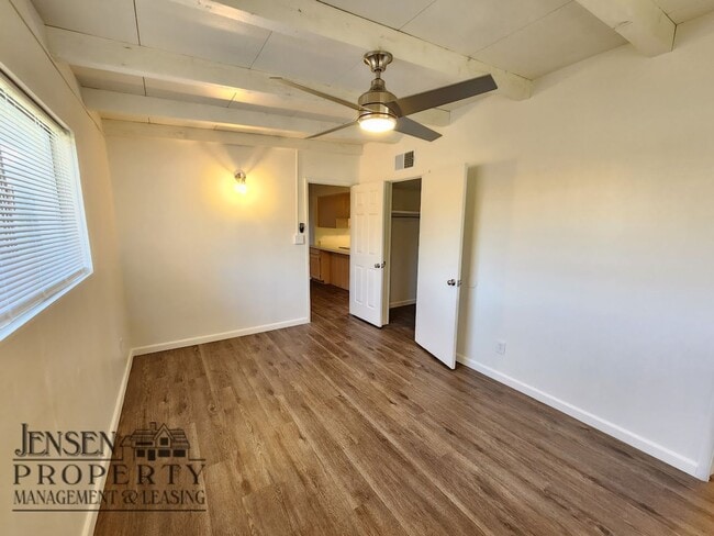 Building Photo - D2059