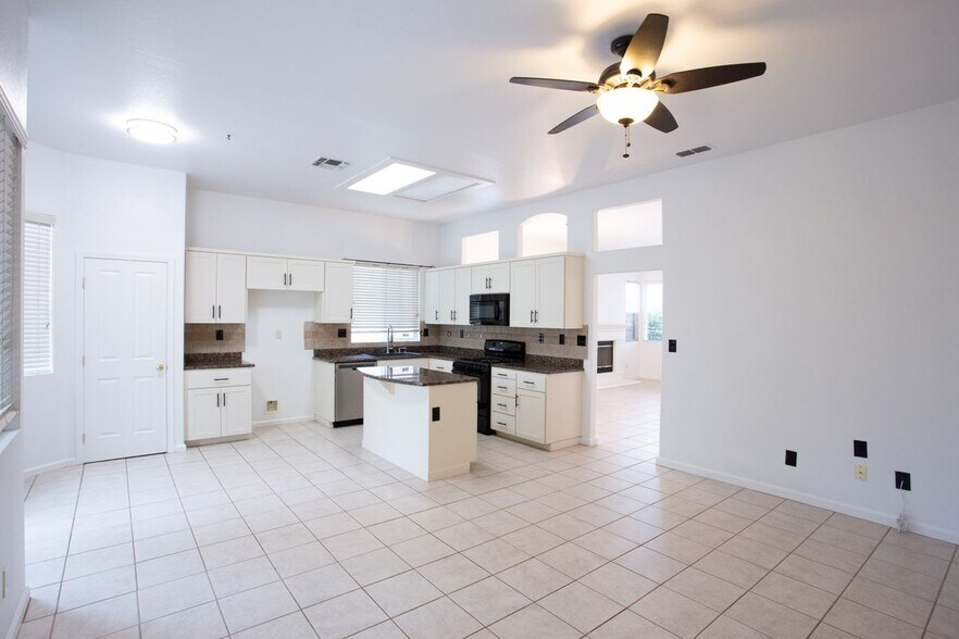 Building Photo - 6621 Rabbit Hollow Way
