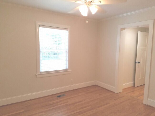 Building Photo - OAK CREST