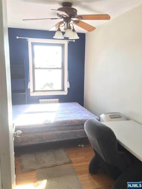 Building Photo - 418 Main St