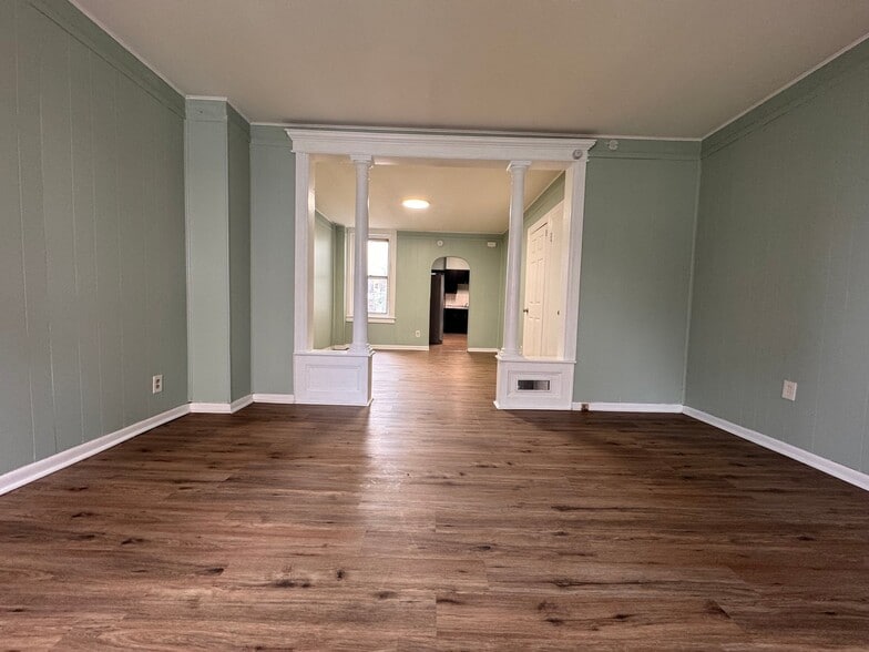 Building Photo - 142 S Union St