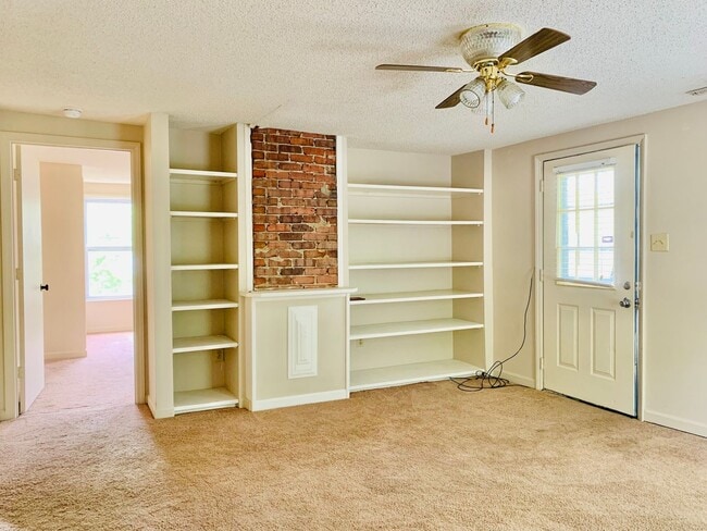 Building Photo - 802 N B St