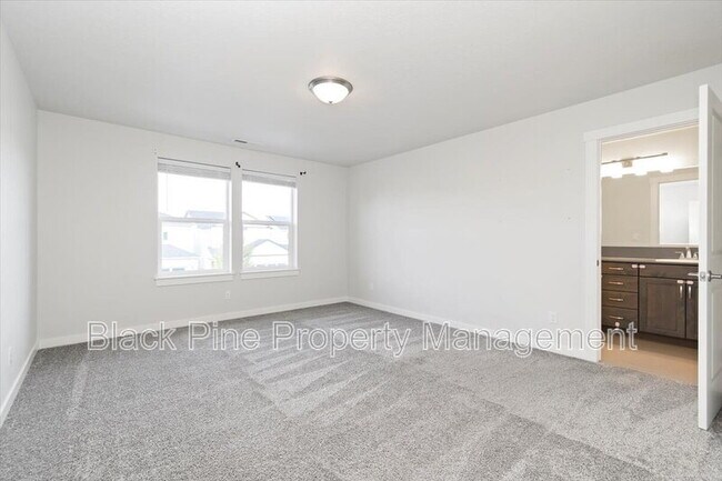 Building Photo - 3098 N Lochness Ave