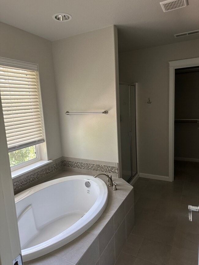 Building Photo - 4254 Dudley Dr NE