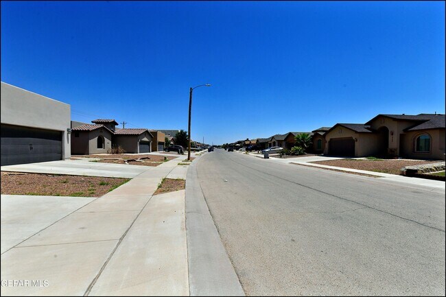 Building Photo - 3741 Loma Adriana