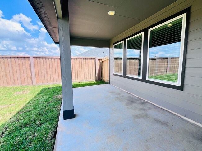 Building Photo - 30634 Windermere