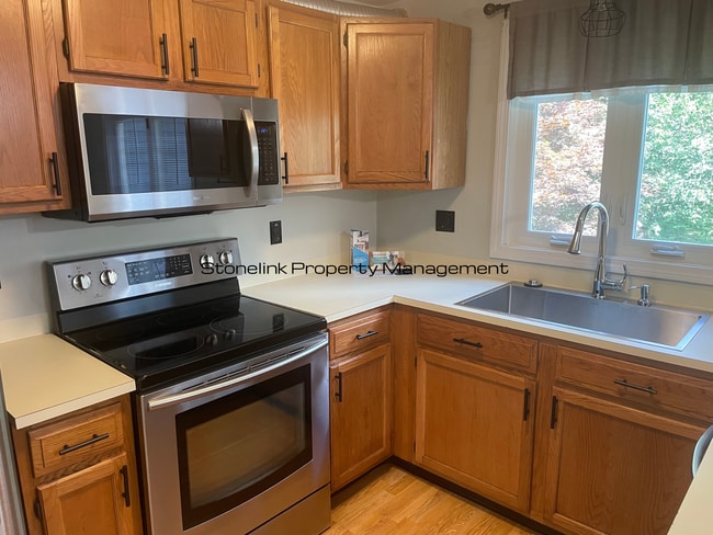 Building Photo - Fully Renovated Condo For Rent in Burrillv...