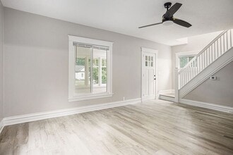 Building Photo - Fully Renovated 3 bed 2 bath home - Ask about our security deposit alternative!