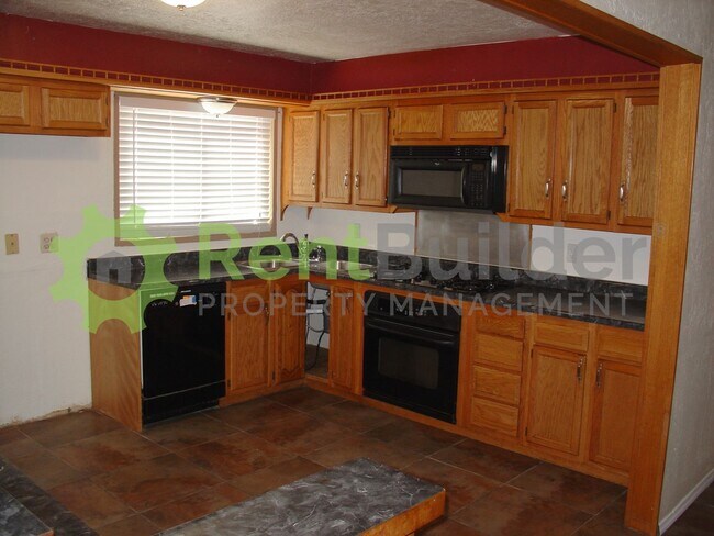 Building Photo - Excellent Northeast Location