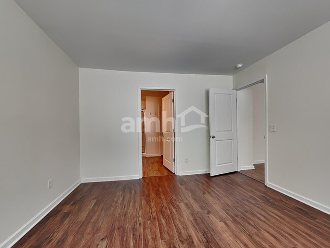 Building Photo - 215 Bellflower Cir