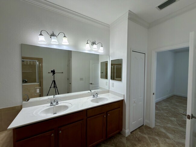 Building Photo - 9368 Via Murano Ct