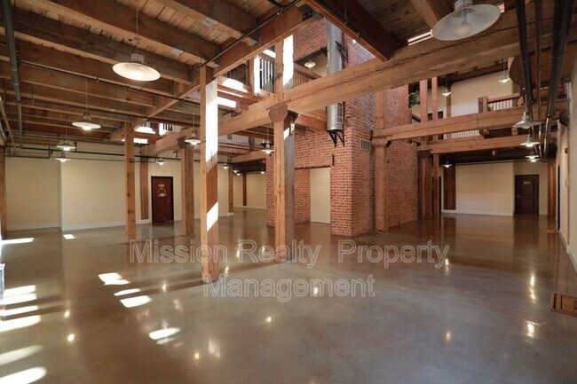Building Photo - 815 Porter St
