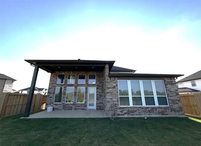 Building Photo - 2519 Dovetail Elm Dr