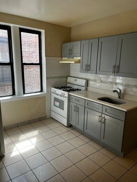 Building Photo - 529 34th St