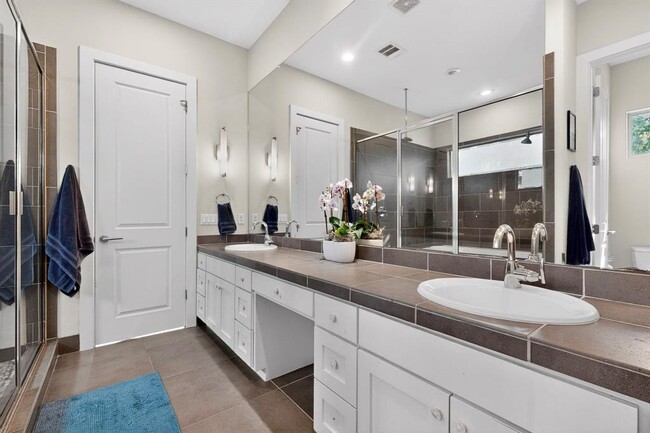 Building Photo - 807 W Gibson St