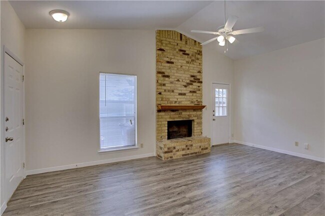 Building Photo - 1409 Waterloo Tr