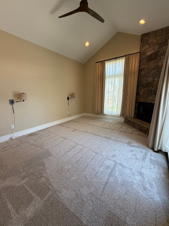 Building Photo - 425 S Yellowstone St