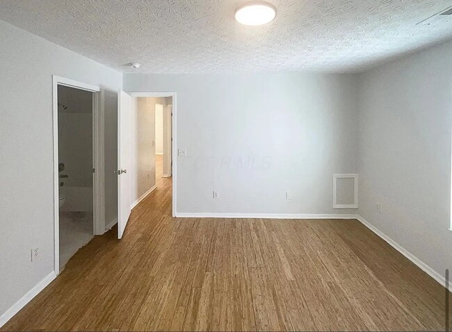 Building Photo - Beautiful 2 bed 2 bath with updated kitchen