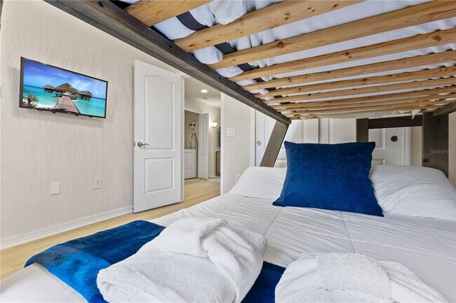 Building Photo - 1905 Majorca Dr