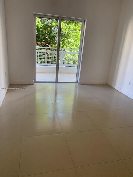 Building Photo - 471 NE 25th St