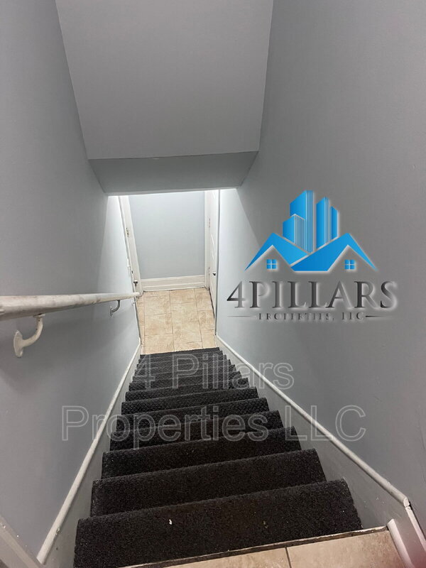 Building Photo - 403 Kenwood St