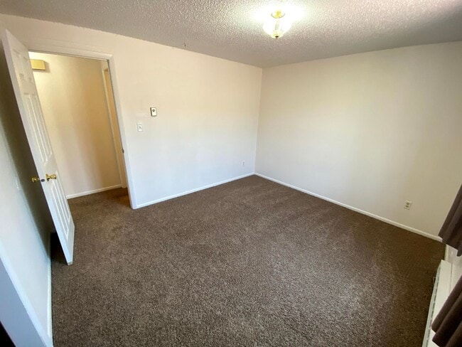 Building Photo - 810 Mary Anne Dr