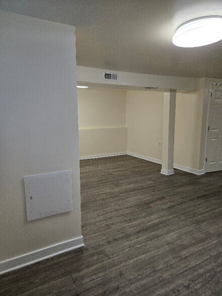 Building Photo - 1309 S Komensky Ave