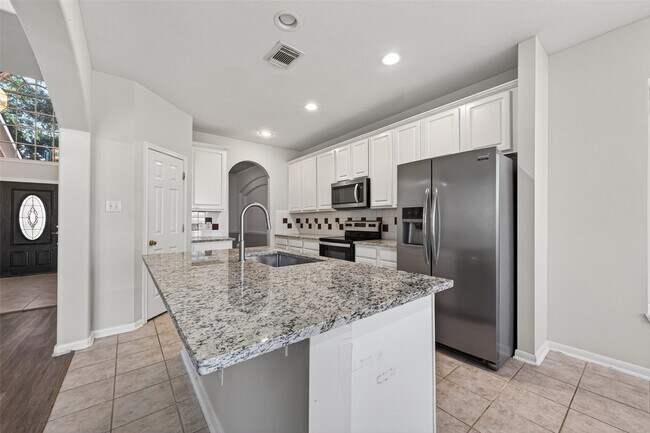 Building Photo - 23730 River Pl Dr