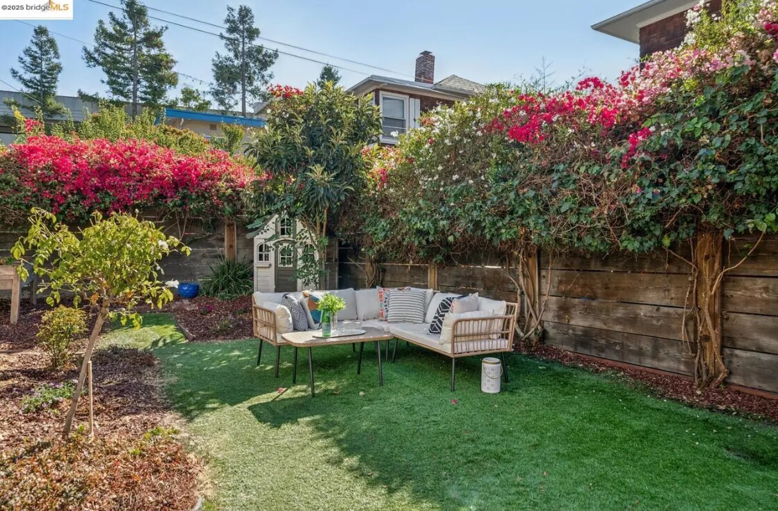 Building Photo - 2419 Webster St