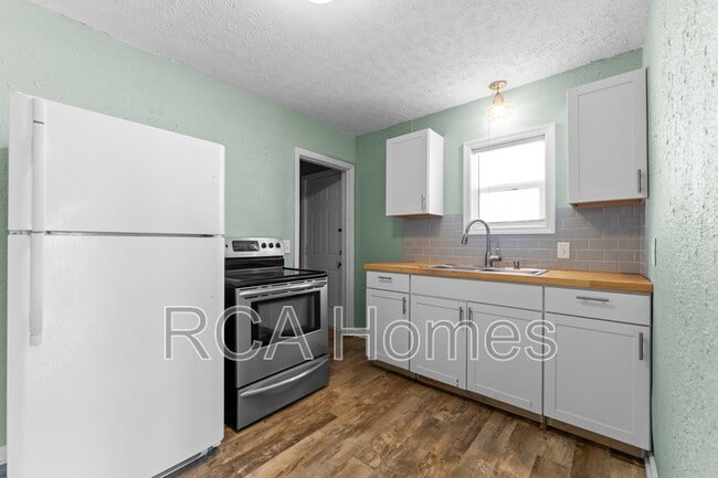 Building Photo - 3202 Ruckle St