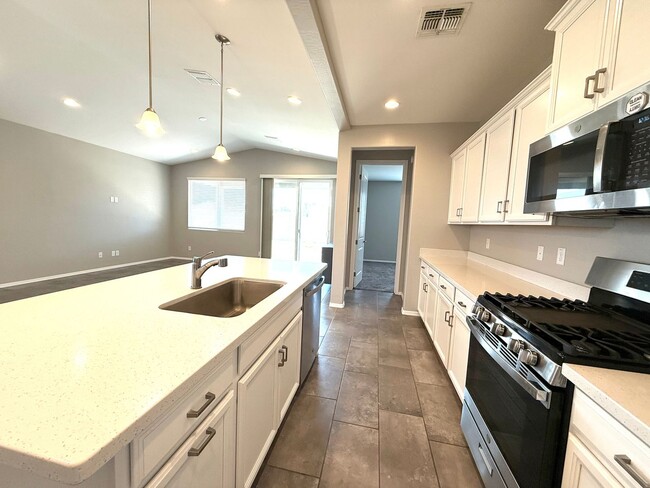 Building Photo - Beautiful 3-Bedroom Home for Rent in Saddl...