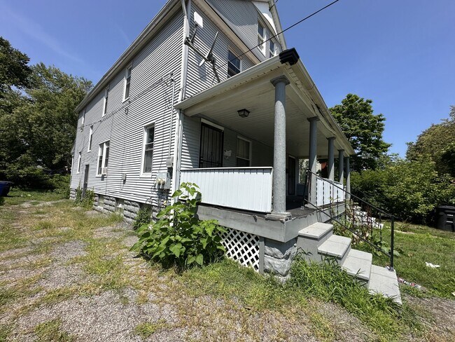 Building Photo - 884 E 150th St