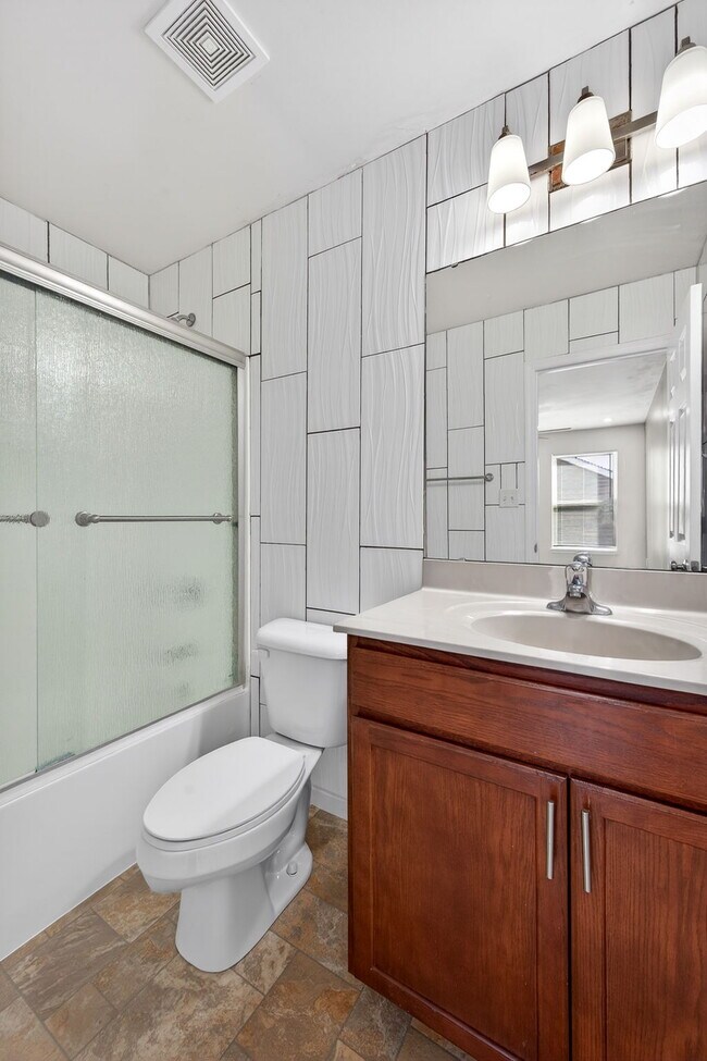 Building Photo - 3501 Charlestowne Crossing Dr