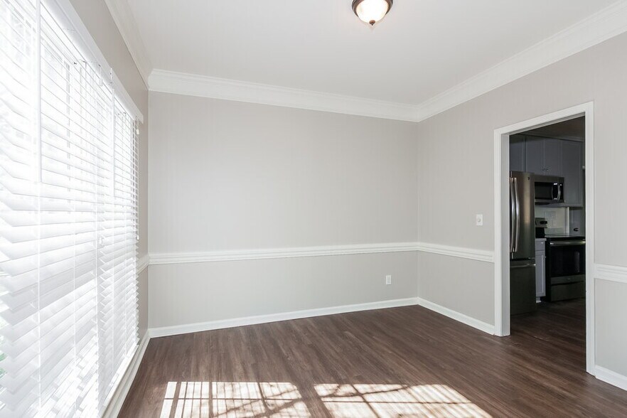Building Photo - 10421 Henbane Ct