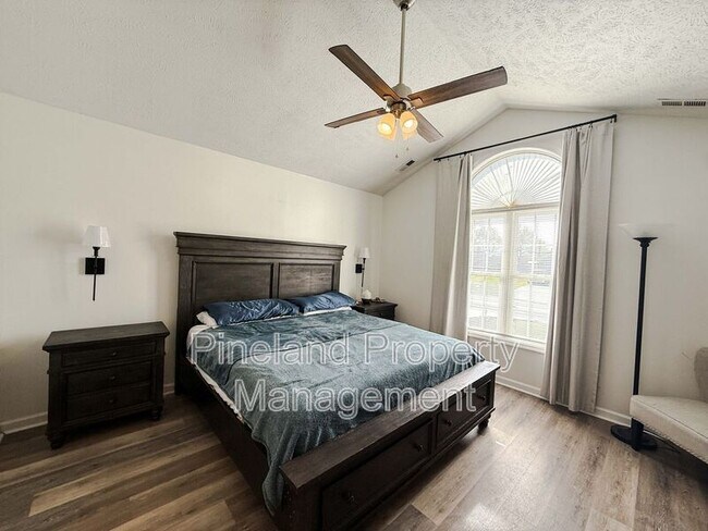 Building Photo - 301 Buckeye Dr